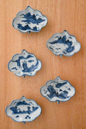 古染付山水人物文葉形三足向付　五客揃