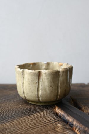 黄瀬戸輪花形茶碗