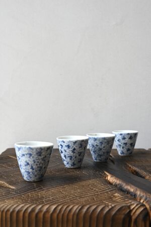 古伊万里唐草文のぞき猪口